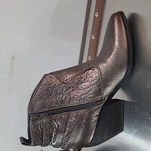 ZODIAC Women's Metallic Silver Green Boots 7.5